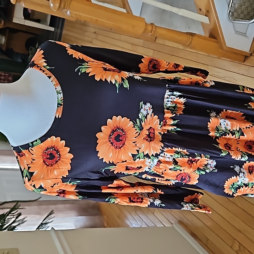 ๐ต FLORAL DRESS - Picture 2 of 7